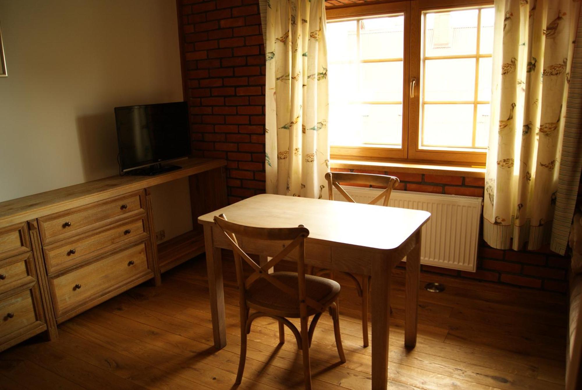 I Apartment *
